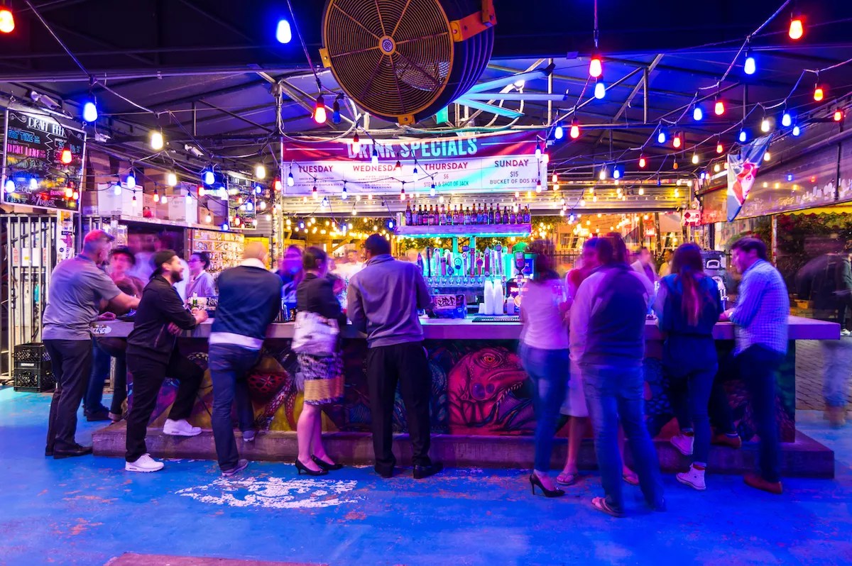 Wood Tavern Expanding With Burgers and Tiki Drinks, Allapattah Market Closes for Further Permits