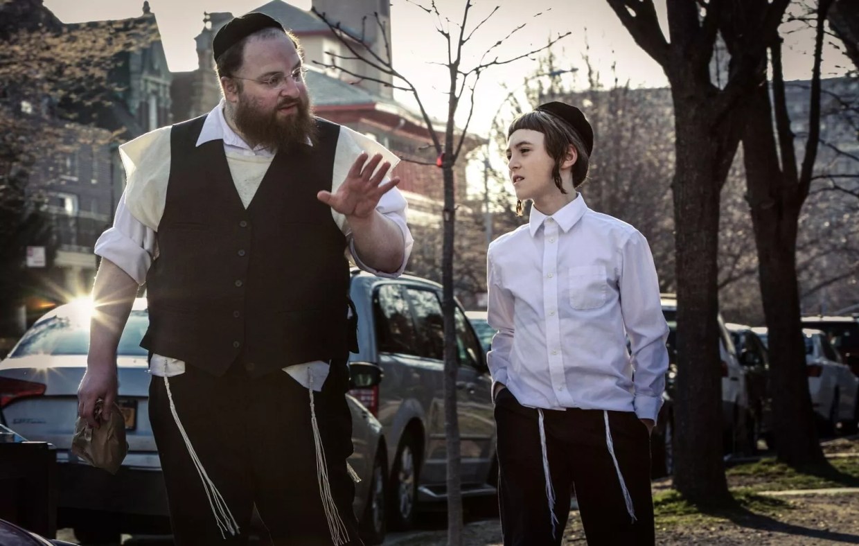 <i>Menashe</i> Makes Slacker Comedy Out of Orthodox Life