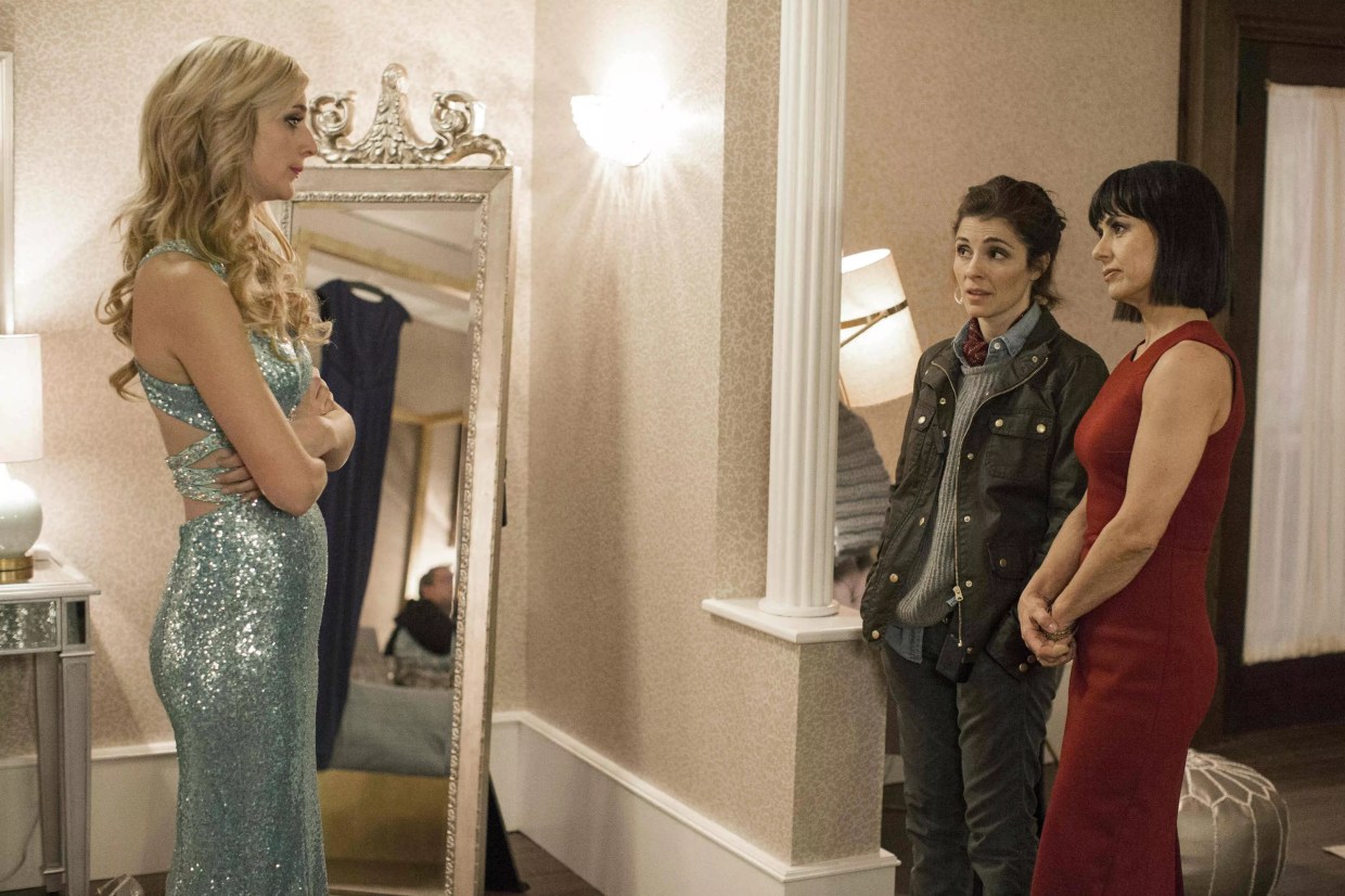 Constance Zimmer Rules, but She Can’t Save What <i>UnREAL</i> Has Become