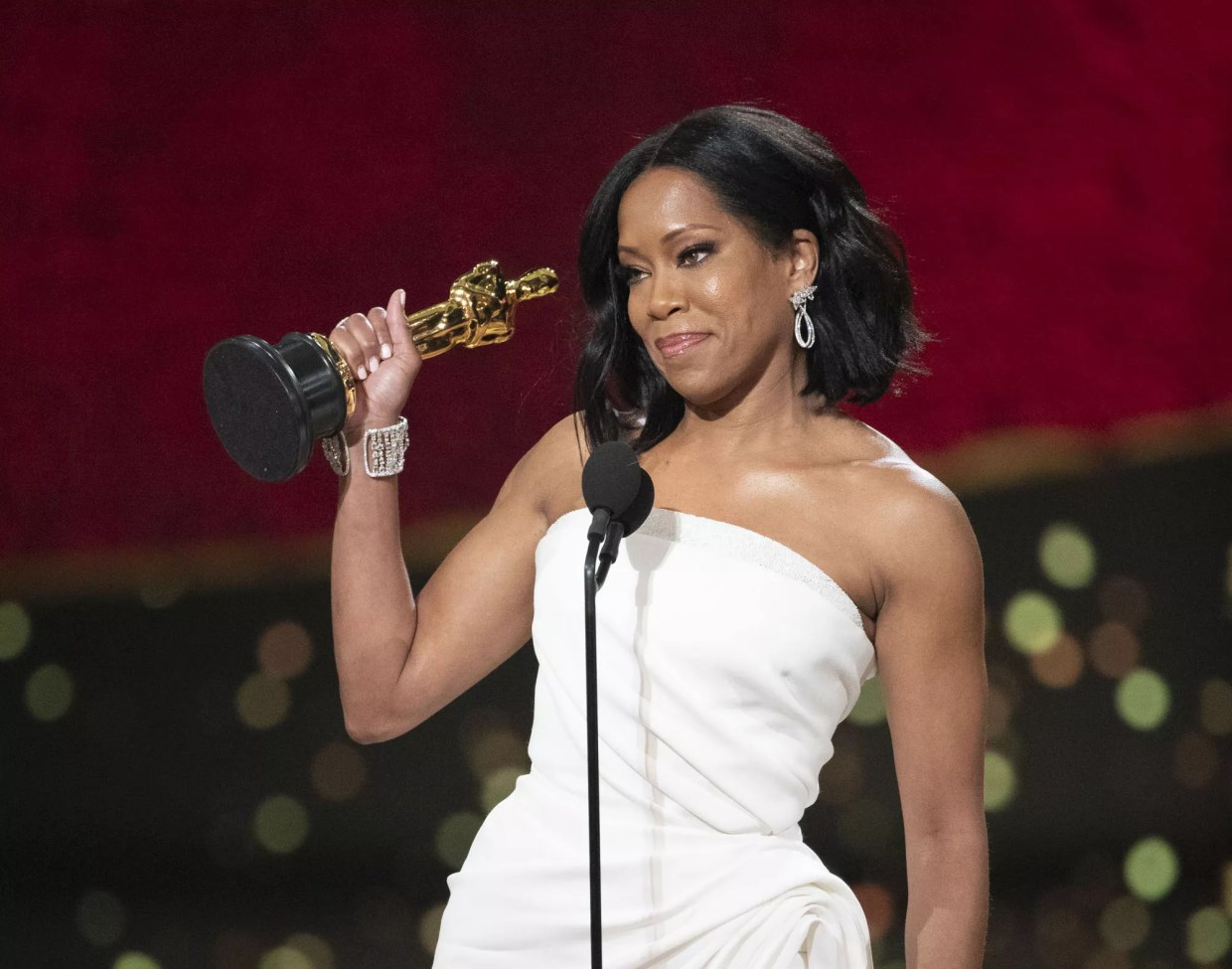 Regina King’s <i>Beale Street</i> Win Kicked Off a Diverse but Dull Oscars