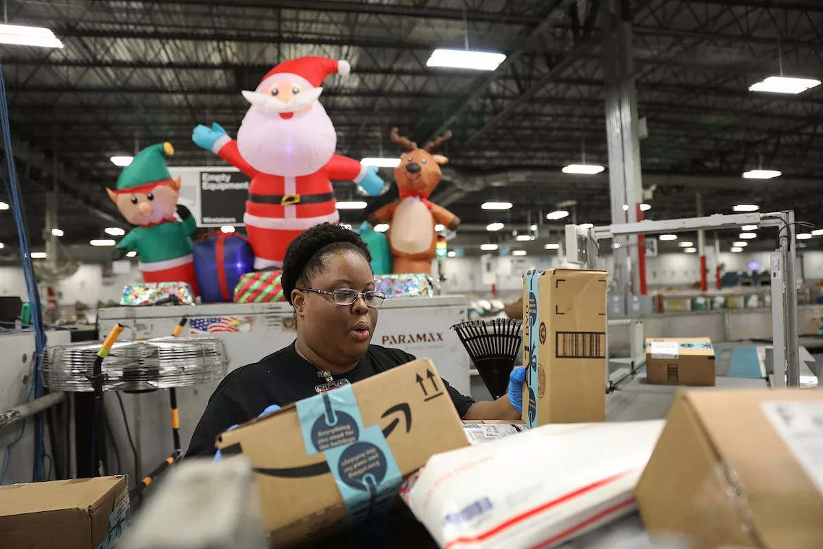 COVID Causes Delays at Miami USPS Facilities Ahead of Holidays