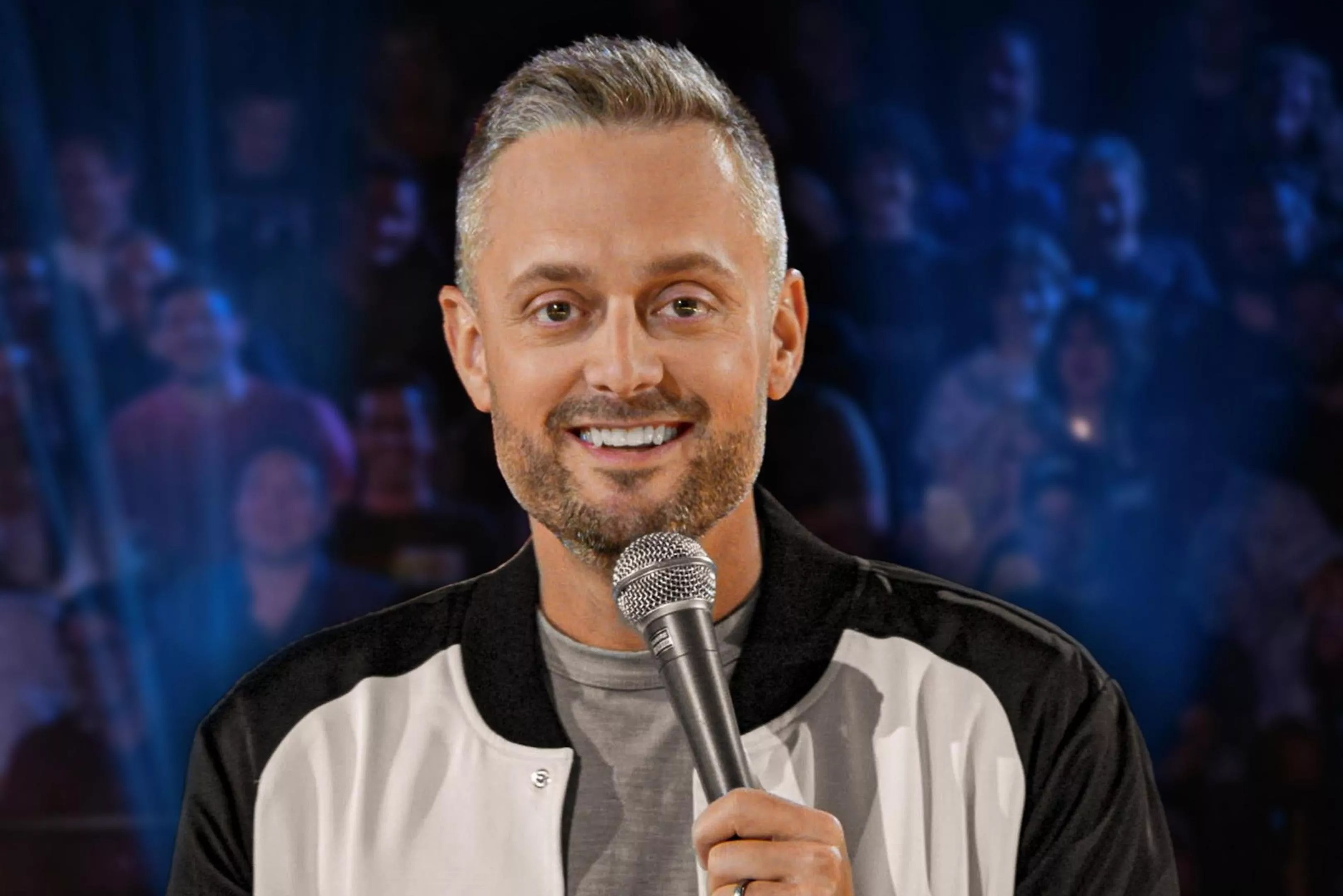 Comedian Nate Bargatze holding a microphone