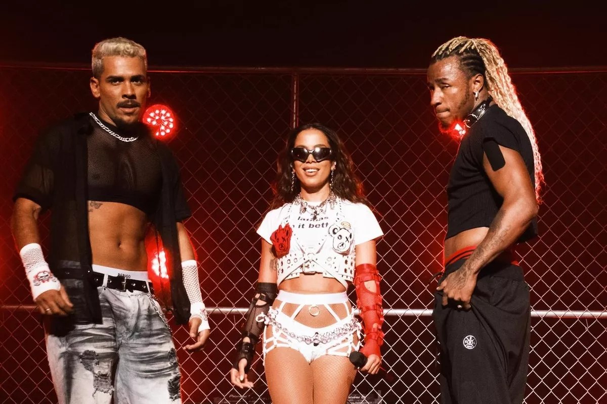 Anitta and her dancers on stage at the Fillmore Miami Beach