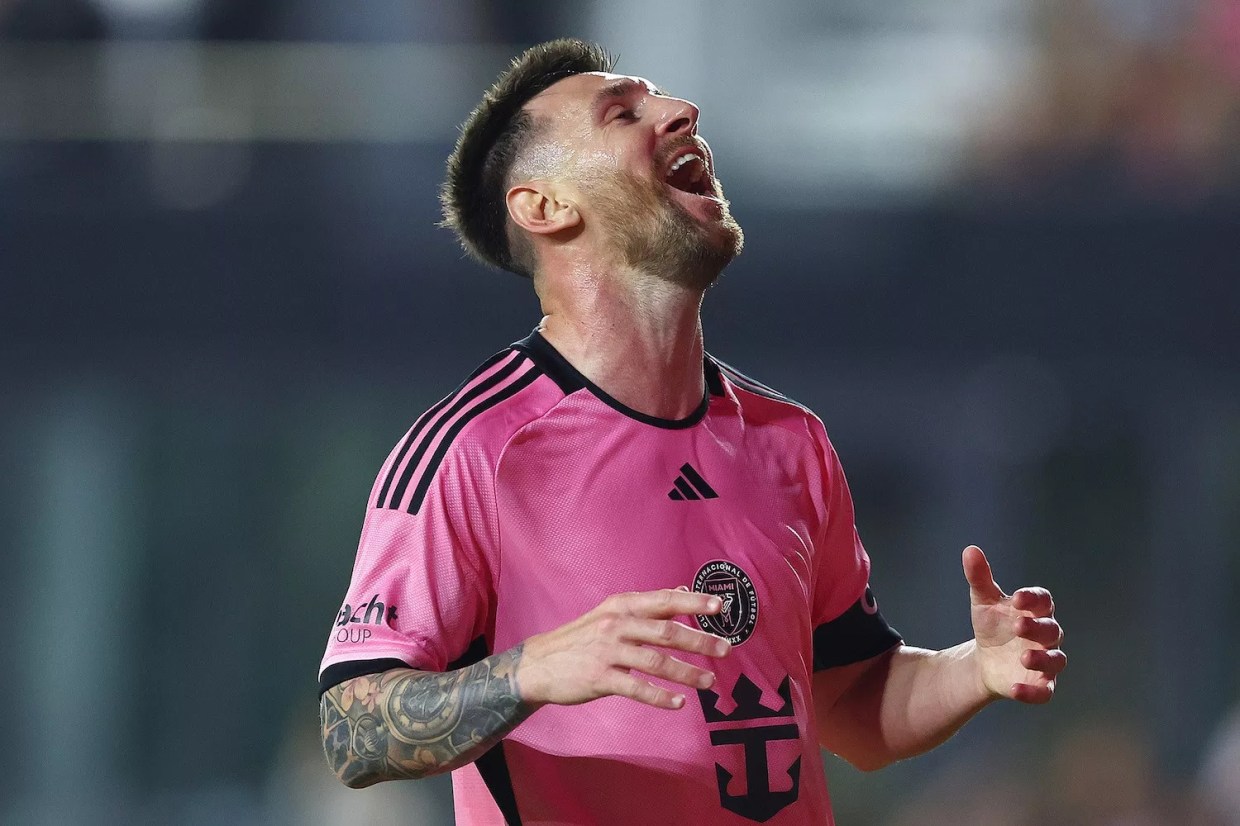 photo of Lionel Messi in Inter Miami's distinctive pink kit