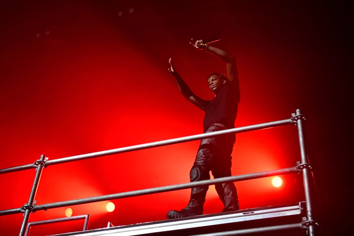 Ken Carson performing on stage at the Fillmore Miami Beach