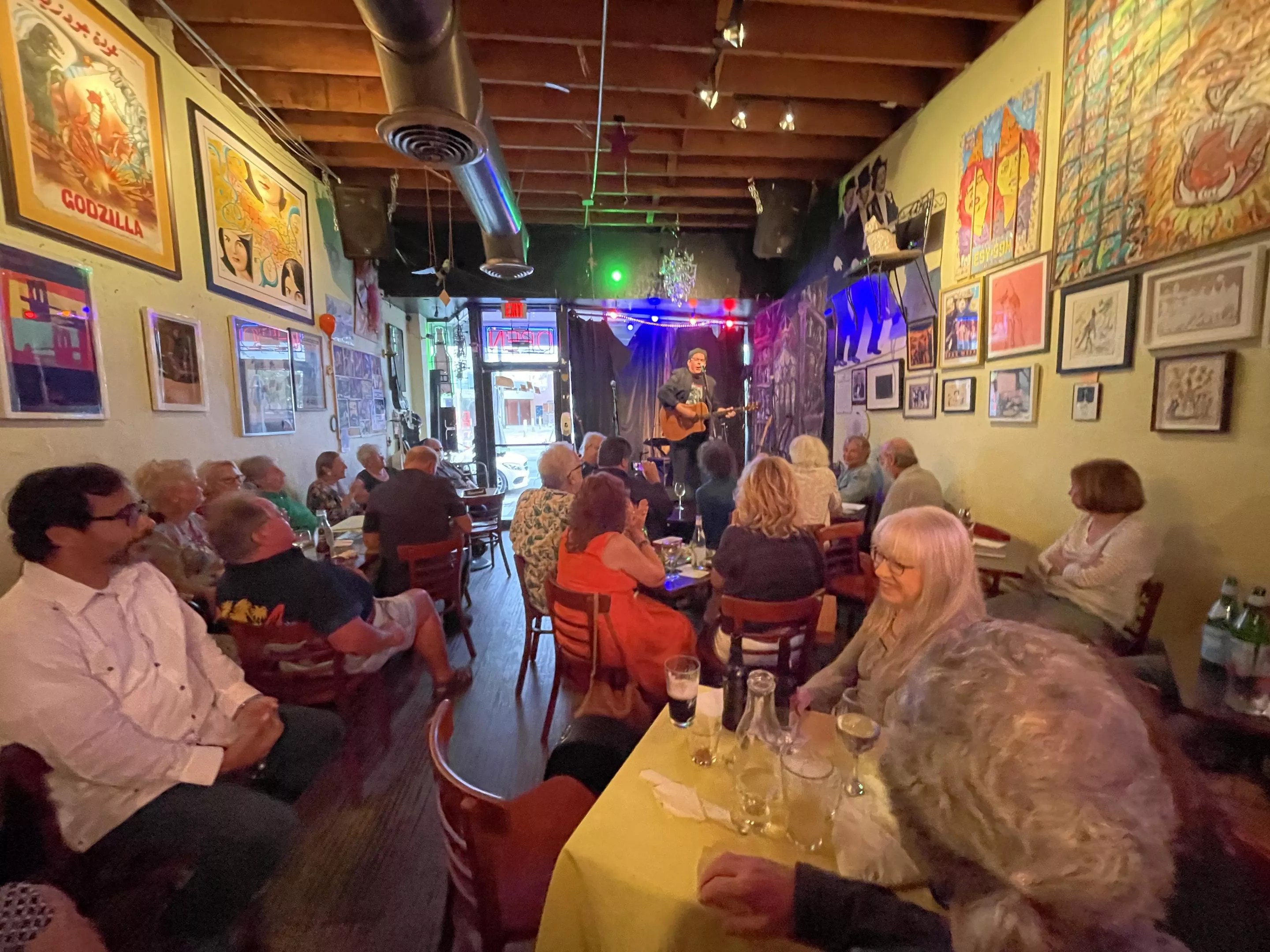 Lou Dominguez performing at Luna Star Cafe