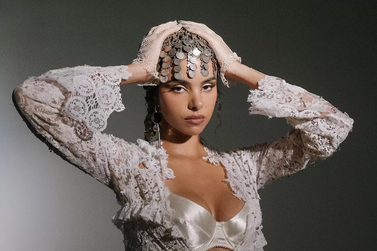 Portrait of singer Bodine