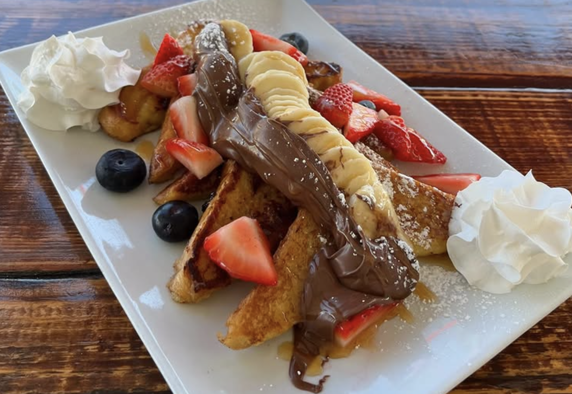 French toast with toppings
