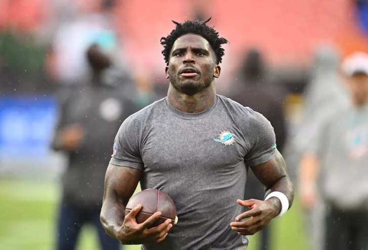 Tyreek Hill No 10 of the Miami Dolphins warms up before the game against the Cleveland Browns at Huntington Bank Field in Cleveland, Ohio, on December 29, 2024.