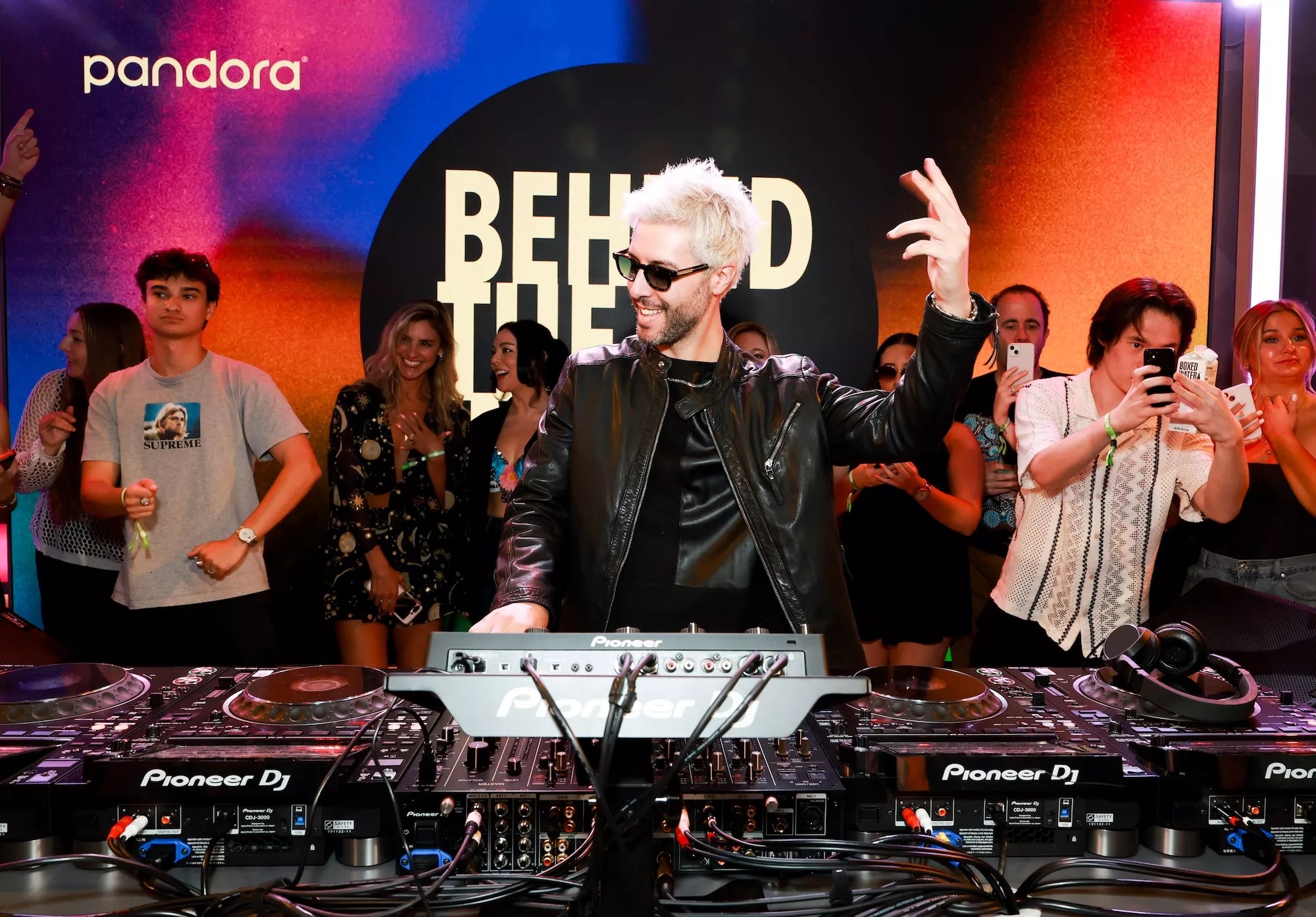 Mudeza performing at SiriusXM event